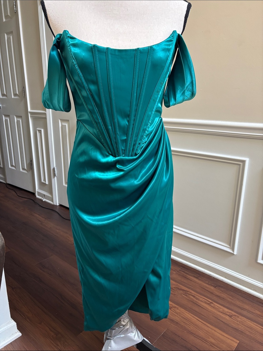 Luxedress Emerald Green Satin Off-Shoulder Draped Midi Dress size Medium